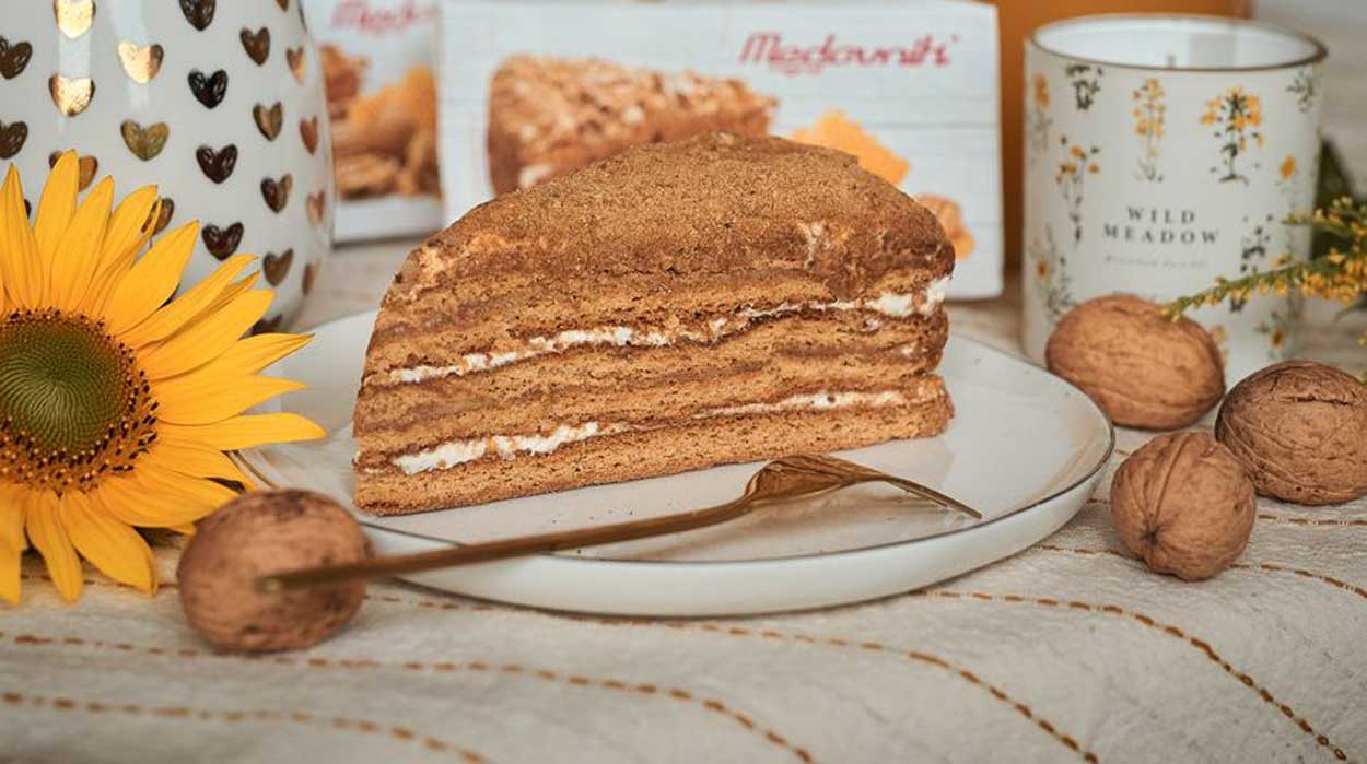 Medovnic Cake Packaging