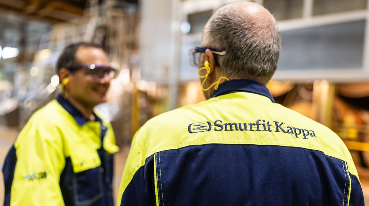 Smurfit Kappa Leaders Chelmsford in the field