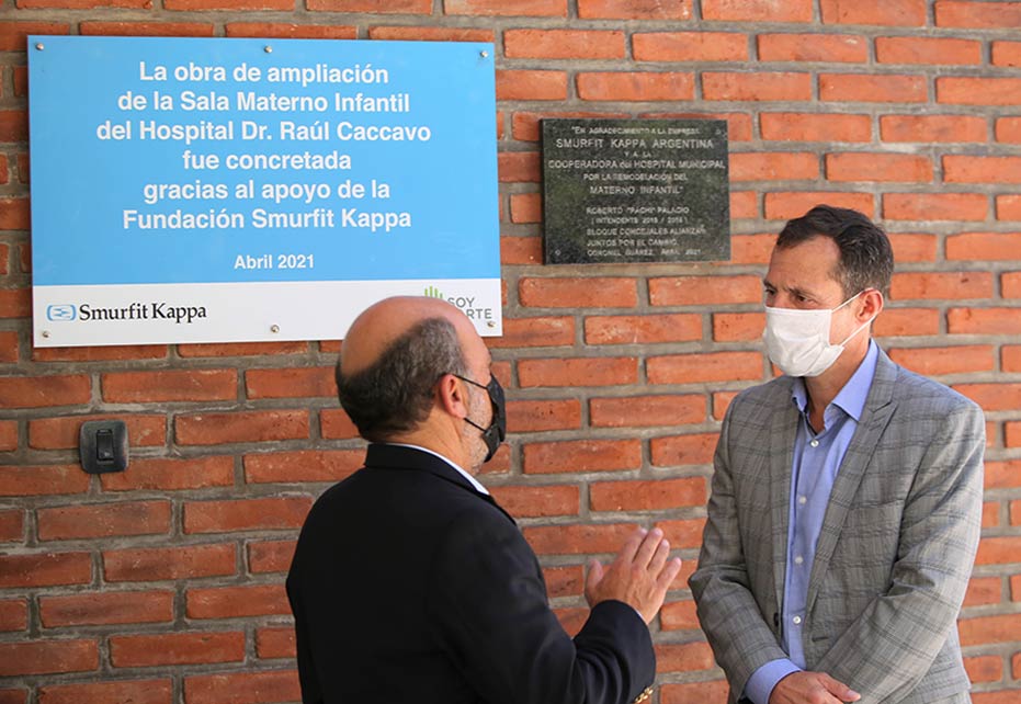 Recorrida del Presidente y CEO de Smurfit Kappa Argentina y Chile con el Intendente de Coronel Suárez, Ricardo Moccero, por el edificio remodelado del Materno Infantil del Hospital Municipal