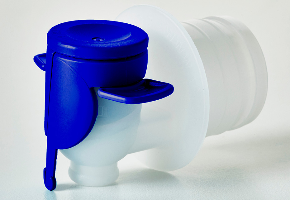Smurfit Kappa presenta un nuevo e innovador grifo Vitop® de color azul para productos de limpieza envasados en Bag-in-Box®