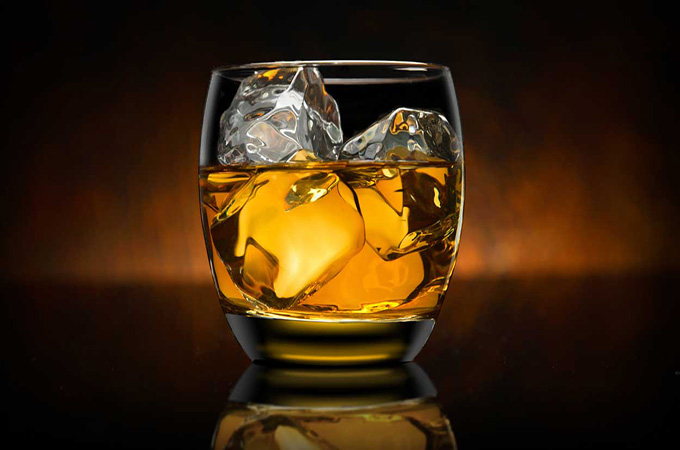 Sehen Sie, wie unsere Exportverpackung Chivas Whisky geholfen hat, Kosten und CO²-Emissionen  einzusparen