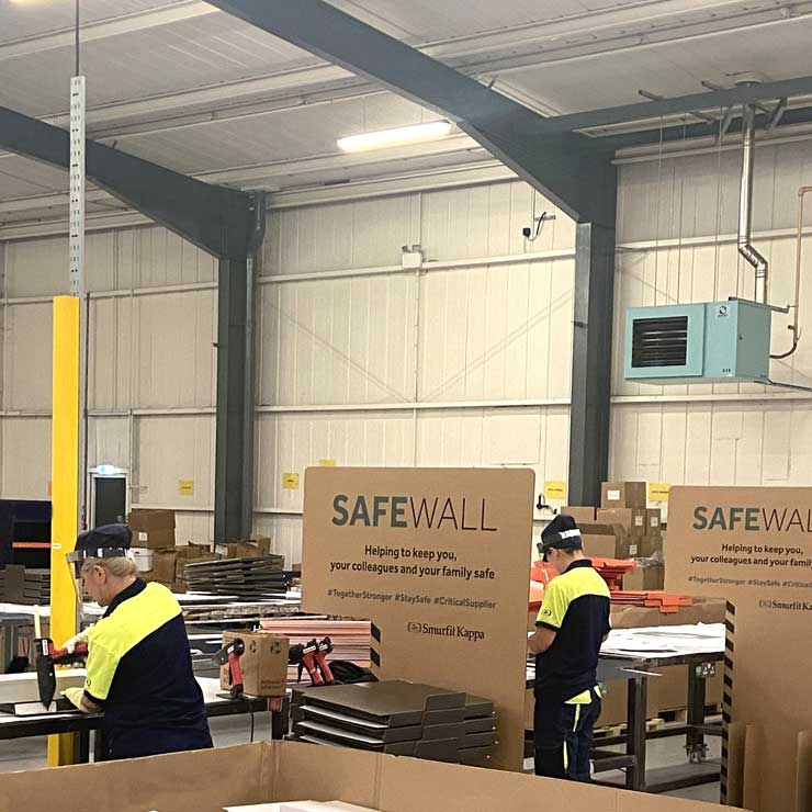 Séparateur d'espace en carton sur une ligne de chaine d'approvisionnement 