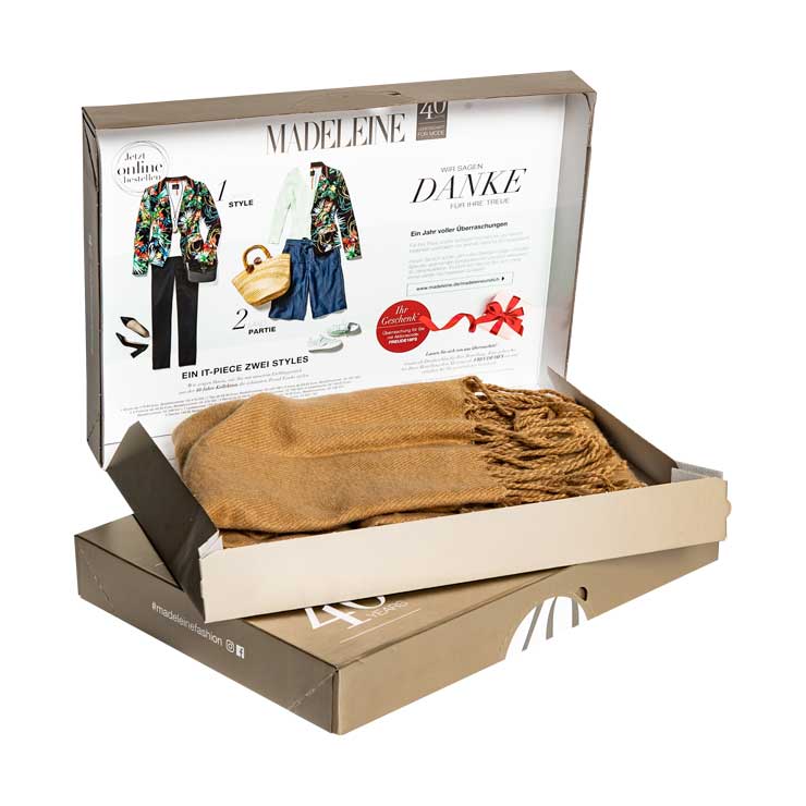 Boite plate ouverte pour l'expédition de vetements avec impression intérieure