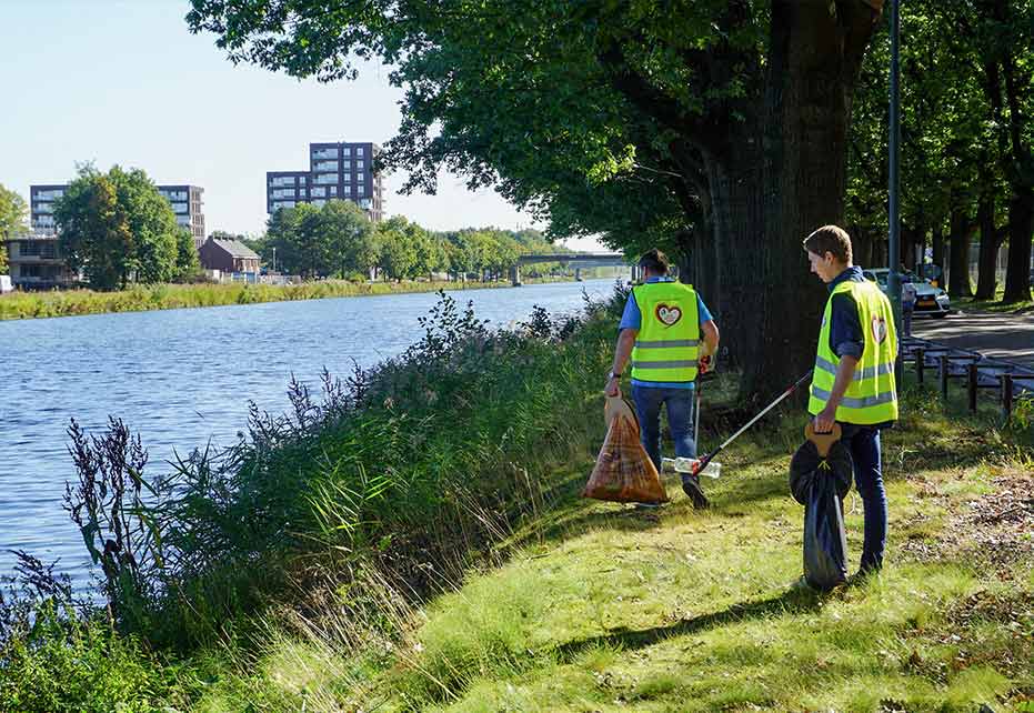 Vrijwilligers voor World Cleanup Day bij Smurfit Kappa Oosterhout