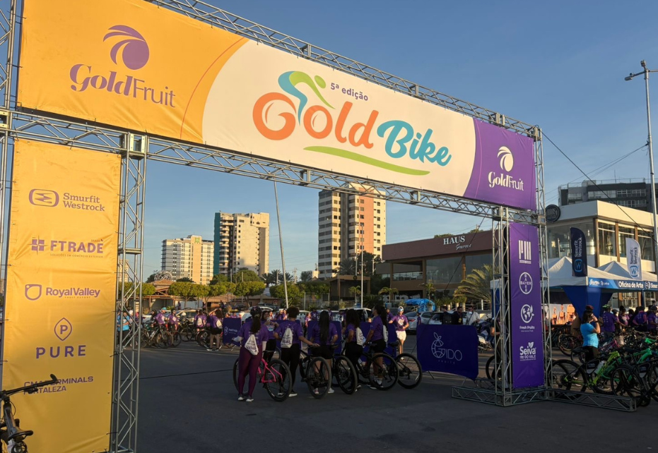 Do pedal à solidariedade: Smurfit Westrock apoia Gold Bike e doa 1 tonelada de alimentos à Fundação Lar Feliz