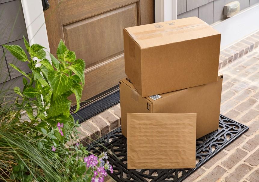 black-friday-caixas-de-encomendas-empilhadas