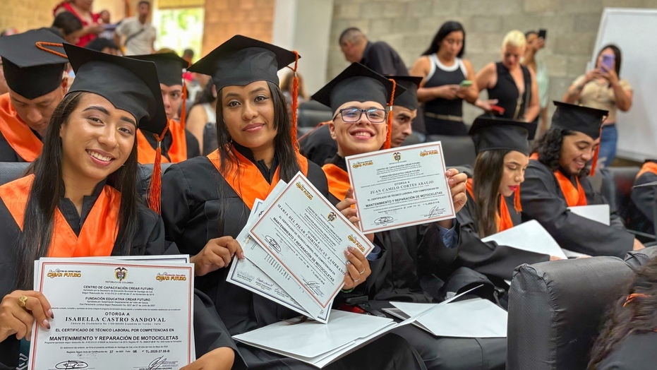 Sueños Sobre Ruedas: Jóvenes técnicos en Yumbo se gradúan