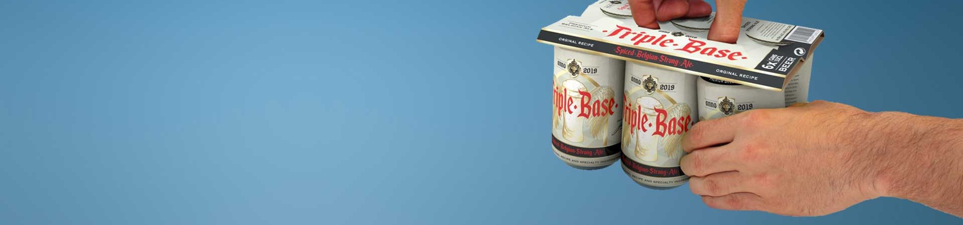 Balení multipaků plechovek