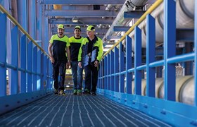 Smurfit Kappa medarbejder der går