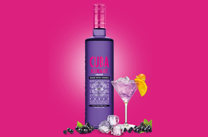 Spritfabrikken Danmark havde brug for en beskyttende og iøjnefaldende emballage til lanceringen af deres CUBA Kurant vodka. Her er, hvordan vi leverede en løsning med et papirbaseret design, der vækker opsigt.