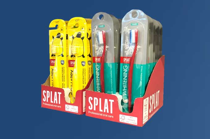 Se, hvordan vi hjalp SPLAT, en producent af mundplejeprodukter, til at eliminere plast helt fra deres nye tandbørsteemballage og samtidig reducere deres omkostninger med 30%