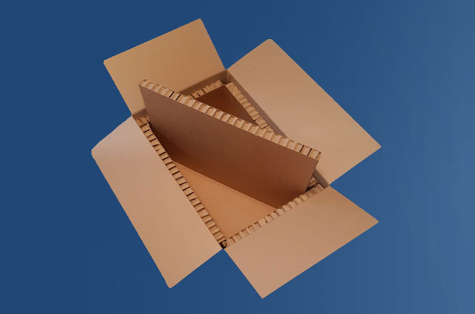ThermoBox er et papirbaseret alternativ til EPS fødevareemballage. Den er 100% genanvendelig og holder temperaturen på fødevarerne endnu lavere end EPS. 