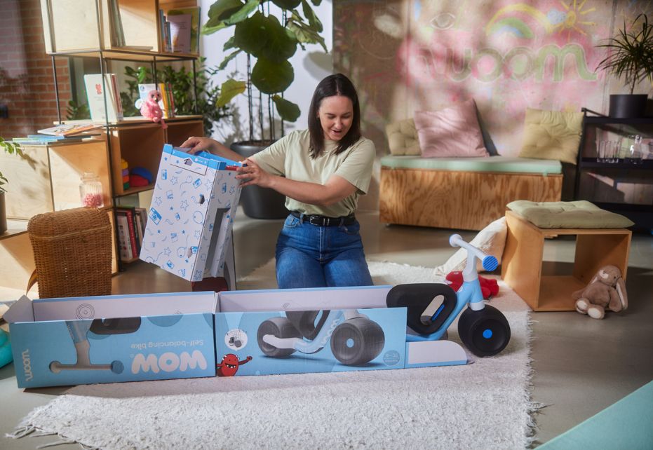 Smurfit Westrock ayuda a hacer realidad el concepto de embalaje premium WOW de woom, convirtiendo el unboxing en una experiencia de juego