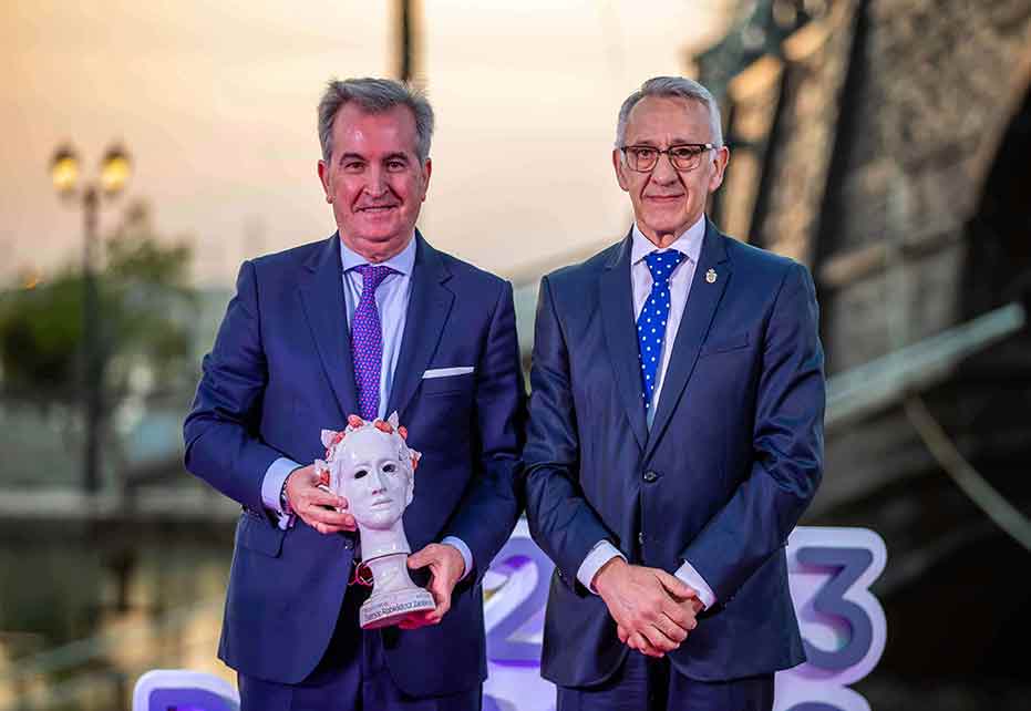 Freshuelva premia a Eugenio Rodríguez, gerente de Smurfit Kappa Huelva, en los I Premios Fresa