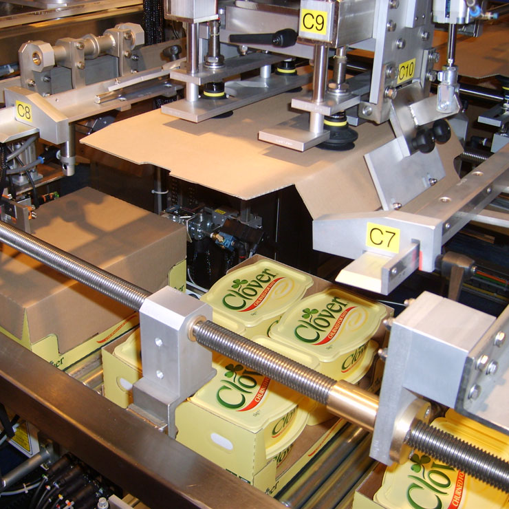 Machine de dépose de coiffe sur des emballages prêt à vendre