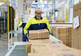 Empillage de plaques de carton ondulé