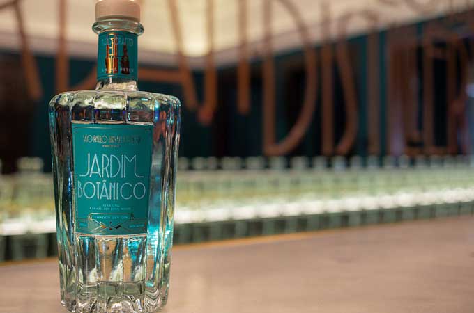 Gled kunder av Jardim Botânico premium gin med et innovativt e-handels-emballasjedesign