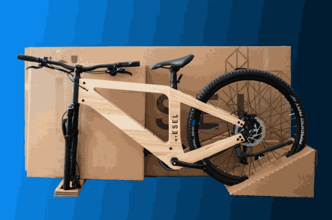 Mira cómo nuestro ingenioso diseño de ahorro de espacio para bicicletas de madera generó ahorros en los costos de envío.