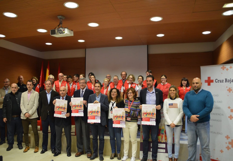 A Smurfit Kappa colabora com a Cruz Vermelha de Alcalá de Henares na celebração da sua Corrida Vertical na Torre Garena