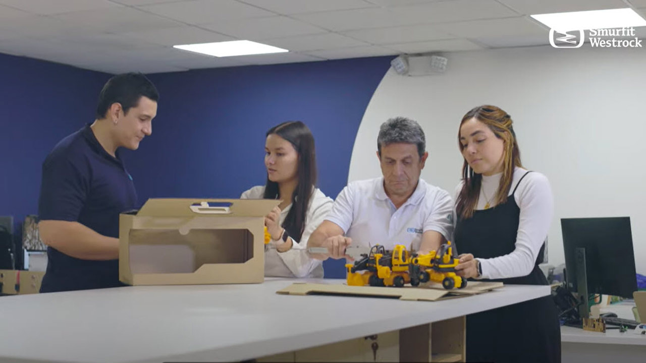 plasticos fenix toy packaging case study video