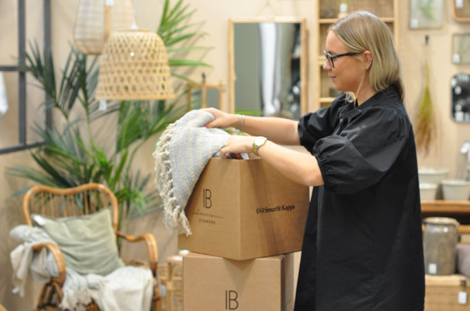 Helping Scandinavian interior design wholesaler Ib Laursen overcome logistic challenges, reduce costs and increase customer satisfaction.
